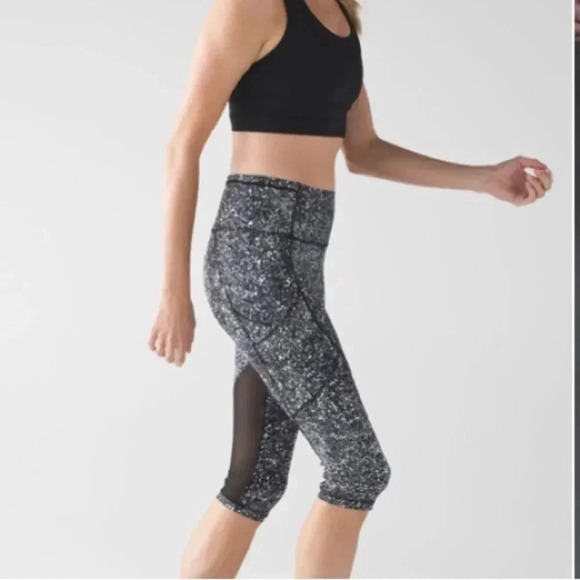 Lululemon outrun 17” crop - Picture 1 of 13